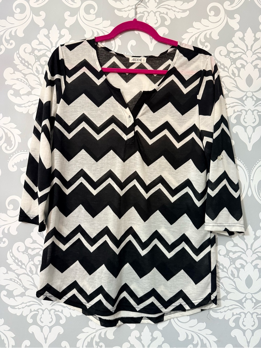 💫10/$25 • Ardene Black and White Chevron Henley Tunic